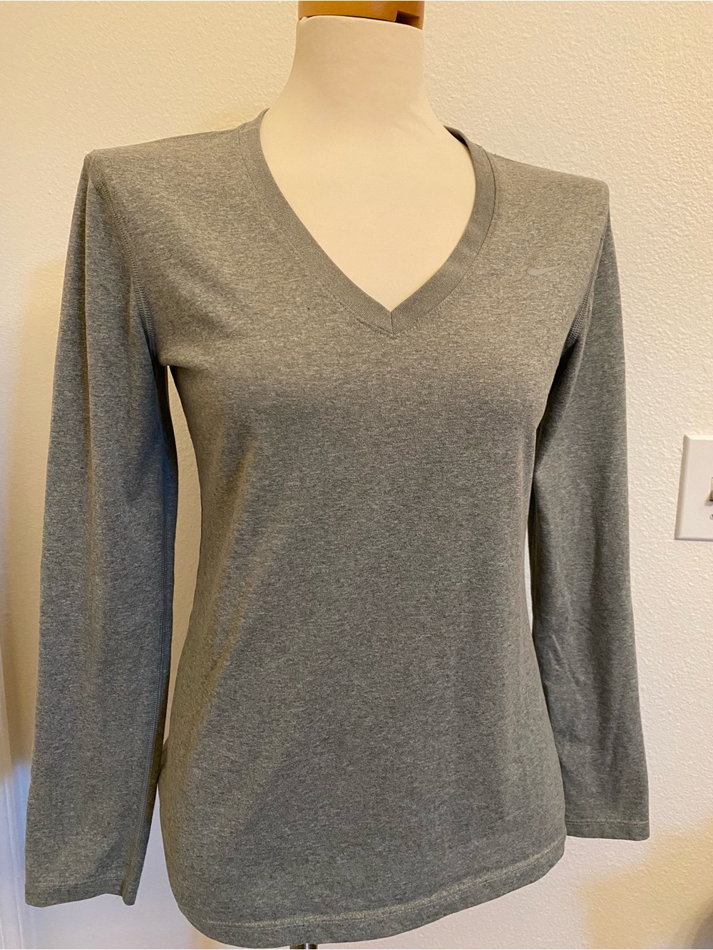 Nike Women's Gray V-Neck Long Sleeve Tee